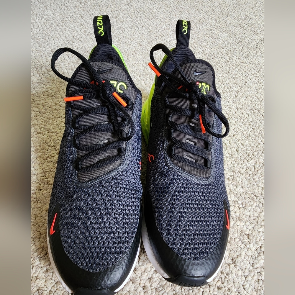 Men's Nike Air Max 270 SE size 9.5